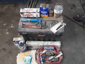 lot 91 image: Painting Supplies includes Pro Tuff Box