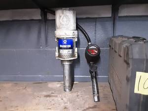 lot 103 image: Graco Fireball 300 Pump, Graco WPR 1500 PSI (#222-560) Oil Dispenser