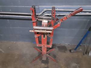 lot 114 image: Tire Spreader