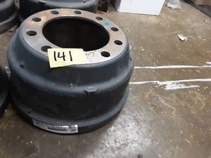 lot 141 image: Alliance Brake Drum ABPN42A1657VB Freightliner 16.5x7 Balanced
