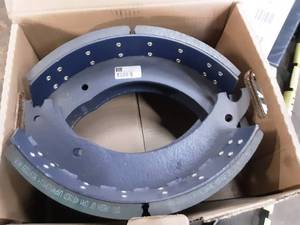 lot 145 image: Brake Shoe Kit C4515X3 Fruehauf XEM3 16.5x7