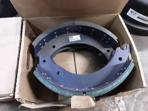 lot 147 image: Brake Shoe Kit C4515X3 Fruehauf XEM3 16.5x7