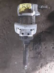 lot 54 image: Ingersol Rand 285B-6 Impact Driver with 1475ft lbs Torque and 1 Heavy Duty Air Hose