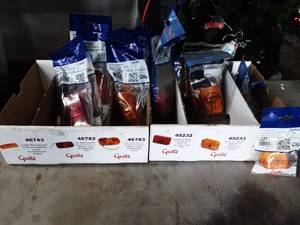 lot 212 image: 22 Assorted Clearance Marker Lamps