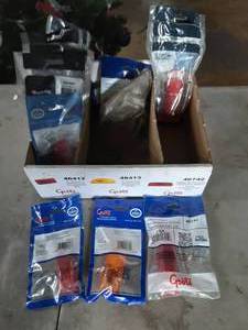 lot 213 image: 21 Assorted Clearance Marker Lamps