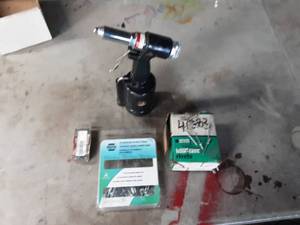 lot 247 image: Performance Tool pneumatic Riveter with assorted rivets