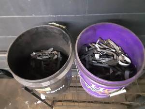 lot 281 image: 2 buckets of lead wheel weights and metal rack