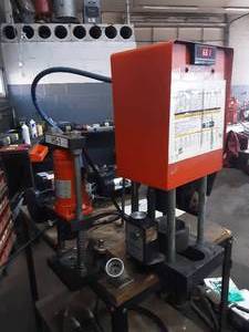 lot 300 image: Gates power crimp 707 hydraulic hose crimper with gates electro power pump and manual swager, comes mounted on workbench