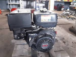 lot 315 image: Honda Ox 390 on Roller Cart, Linch Drive shaft