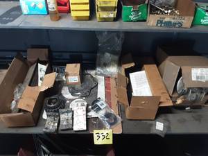 lot 332 image: Automotive Truck Parts (Gaskets, Oil Filter Cap  917-190)
