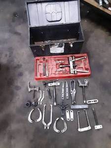 lot 353 image: Assortment Puller Set (Half Snap-On) with Plastic Tool Box