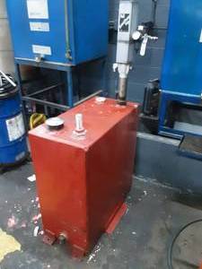 lot 366 image: Red Fluid Tank with Panter HP Balcrank