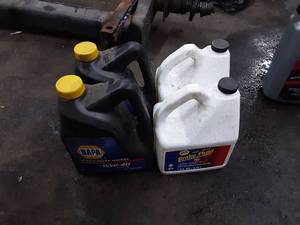 lot 369 image: Napa Heavy Duty Diesel 15W-40, 2 Napa Brake Fluid
