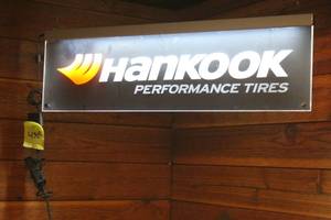 lot 438 image: Lighted Hankook Tires Sign