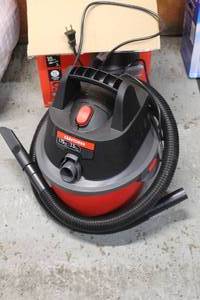 lot 274 image: Craftsman 2.5 Gallon WetDry Vac NEW