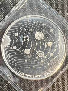 lot 02 image: 1 TROY OZ .999 FINE SILVER ALIEN ROUND IN COLOR