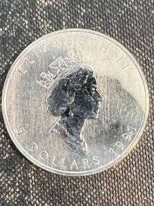 lot 19 image: 1 TROY OZ .9999 FINE SILVER 1991 CANADIAN MAPLE LEAF