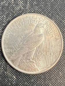 lot 29 image: 1923 US PEACE SILVER DOLLAR