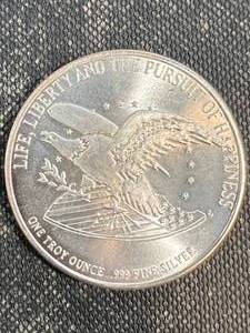 lot 45 image: 1 TROY OZ .999 FINE SILVER BILL OF RIGHTS ROUND