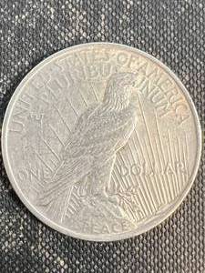 lot 53 image: 1924 US PEACE SILVER DOLLAR