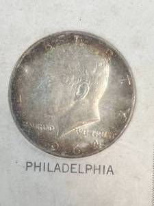 lot 59 image: 2 US KENNEDY HALF DOLLARS 1964P-D
