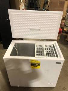 Magic Chef 7.0 cu. ft. Chest Freezer in White Customer Returns See Pictures