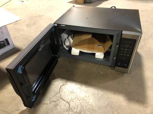 Vissani 1.6 cu. ft. Countertop with Sensor Cook Microwave in Stainless Steel Slight Damaged  Customer Returns See Pictures