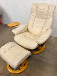 lot 60 image: EKORNES Stressless Leather Chair wTray & Ottoman