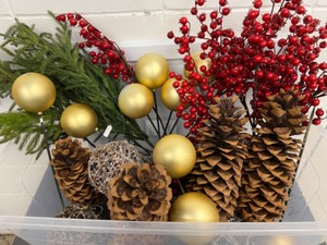 lot 102 image: Lot of ChristmasWinter Faux Decorations