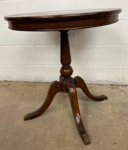 lot 121 image: Vintage Drum Table wLion Claw Feet