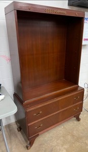 lot 147 image: Vintage 1930s Provincial Mahogany Buffet Display Cabinet