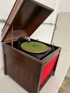 lot 158 image: Antique EDISON Phonograph Tabletop Record Player