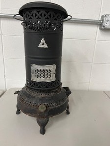 lot 169 image: Vintage PERFECTION  Smokeless Oil Heater