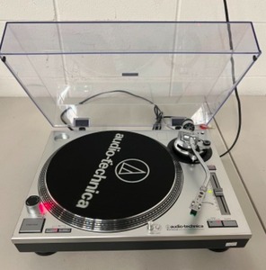 lot 27 image: Vintage AUDIO TECHNICA Record Player