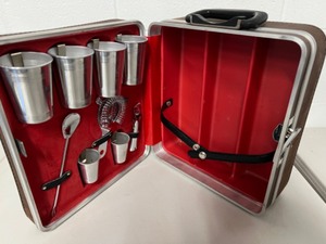 lot 171 image: Vintage 1960s Platt Travel Cocktail Kit