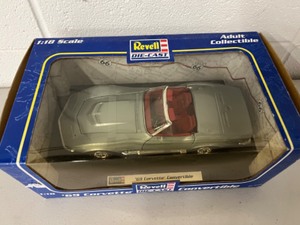 lot 176 image: Vintage 1969 REVELL Die-Cast Corvette Convertible