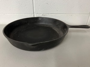 lot 185 image: Vintage GRISWOLD&nbsp12 Cast Iron Skillet
