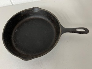 lot 189 image: Cast Iron 10-12 Skillet