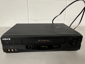 lot 200 image: SONY VHS Player SLV-N55