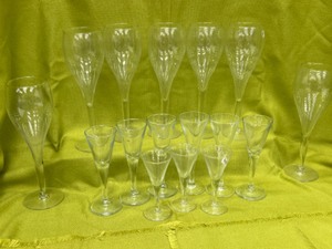 lot 210 image: Clear Stemmed Glasses, Cordials & Wine