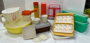 lot 208 image: Large Vintage Lot of Tupperware