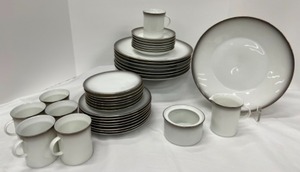 lot 82 image: MCM Rosenthal Evensong Dinnerware Germany