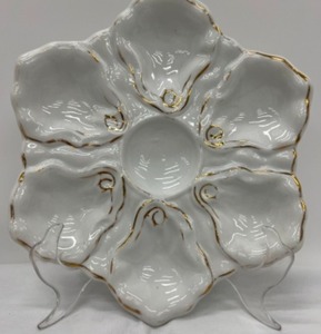 lot 18 image: Victoria Karlsbad Austria Gilded Porcelain Oyster Plate