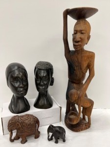 lot 222 image: Vintage Carved African Hand Carved Figurines