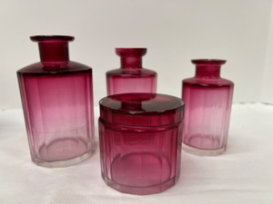 lot 229 image: Vintage Art Deco Rose GLass Vanity Set made in Belgium