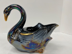 lot 236 image: Vintage Royal Copley Irridescent Black Luster SWAN Planter Figurine