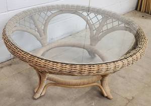 lot 214 image: Vintage Round Wicker Coffee Table