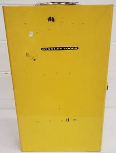 lot 276 image: Vintage STANLEY Metal Tool Box