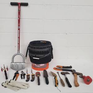 lot 272 image: Bucket Full of Garden & Lawn Tools