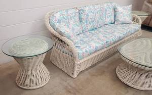 lot 259 image: Vintage White Wicker Couch, Coffee Table & 2 Side Tables